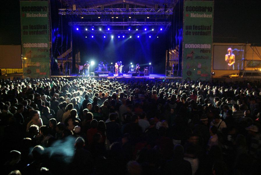 Camela pone a bailar a los indies con su tecno-rumba en el cierre de Sonorama