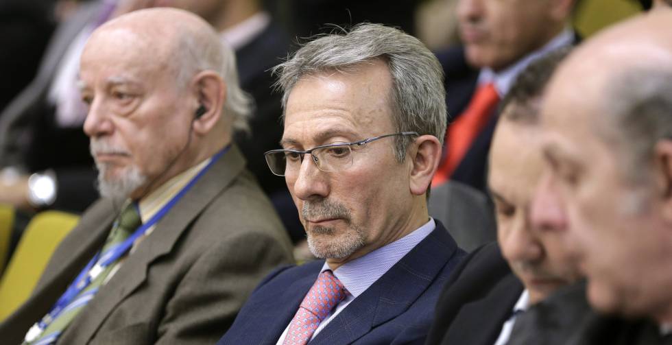 La excúpula de Fórum se sienta en el banquillo once años después