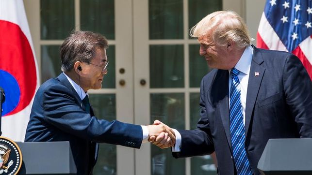 Moon y Trump acuerdan aplicar 