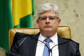 El fiscal general concluye su mandato tras acorralar a la política brasileña