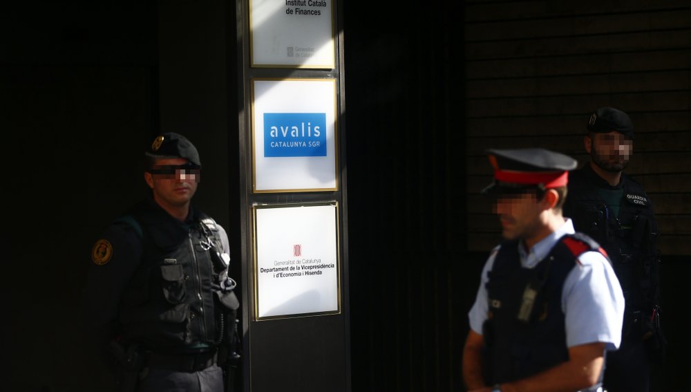 La Guardia Civil detiene a los organizadores del 1-O y el separatismo se moviliza