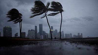 Irma pierde fuerza en Florida pero deja devastación y crisis a su paso