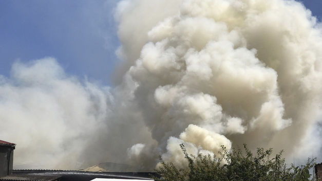 Piden a los vecinos de 3 pueblos de Madrid que no salgan por una nube tóxica de magnesio