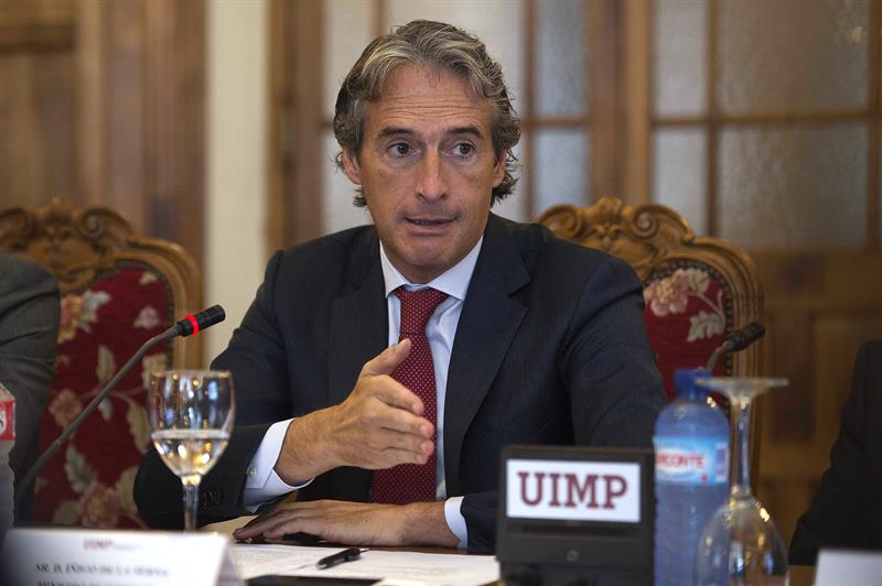 Fomento no ha decidido si se obligará a pilotos y controladores a usar inglés