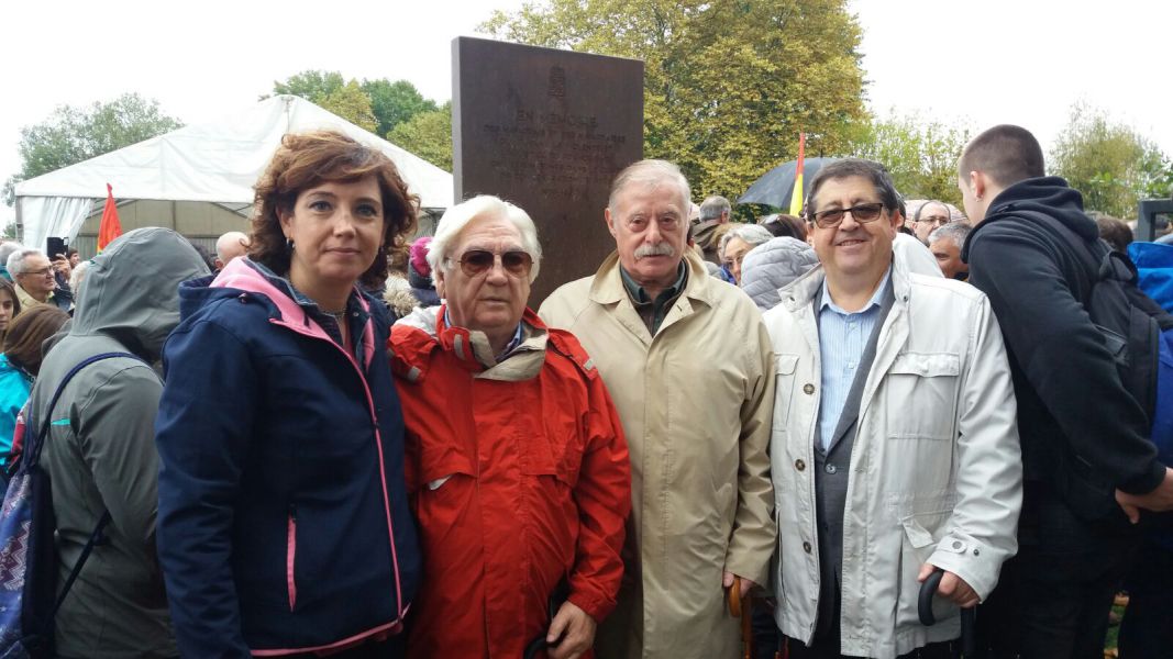 El PSN rinde homenaje a los navarros en el campo de concentración de Gurs