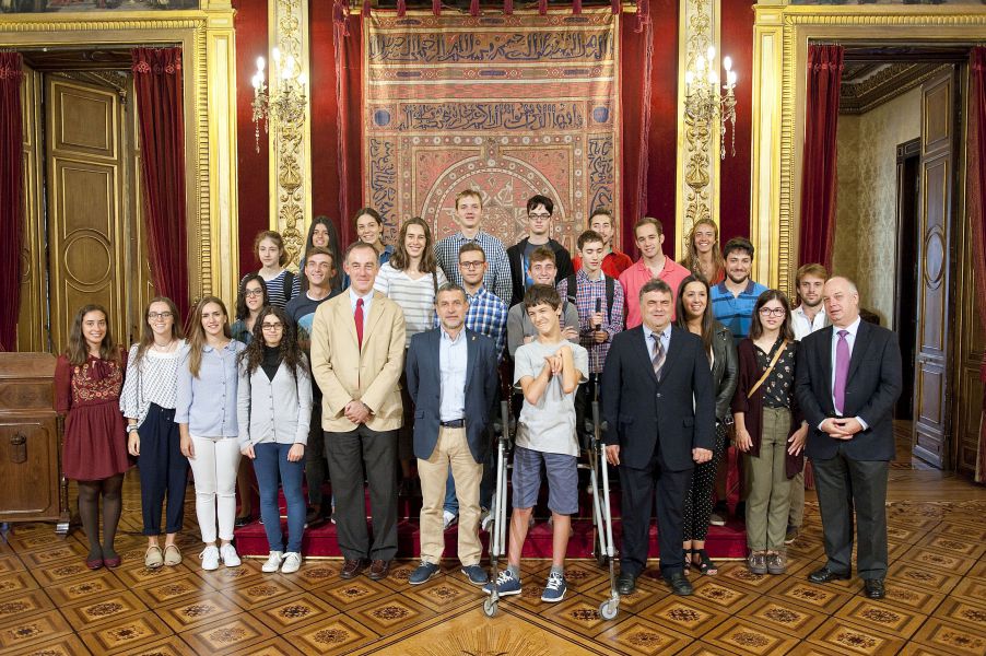 El vicepresidente Laparra da la bienvenida a los participantes en el campus inclusivo de la Universidad de Navarra