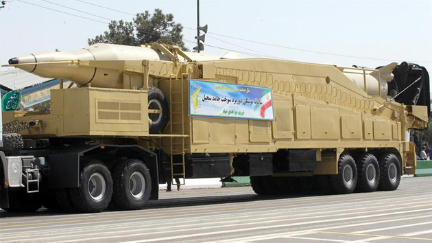 Irán exhibe un nuevo misil balístico con un alcance de 2.000 kilómetros