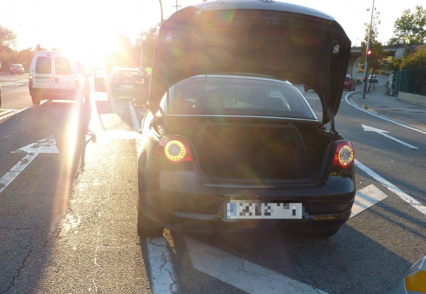 Dos mujeres heridas por accidente entre turismos y atropello en Pamplona