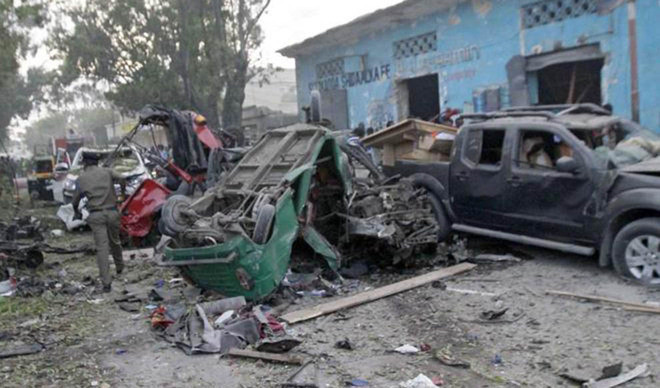 Al menos 25 muertos por dos coches bomba y el posterior asalto a un hotel en Mogadiscio
