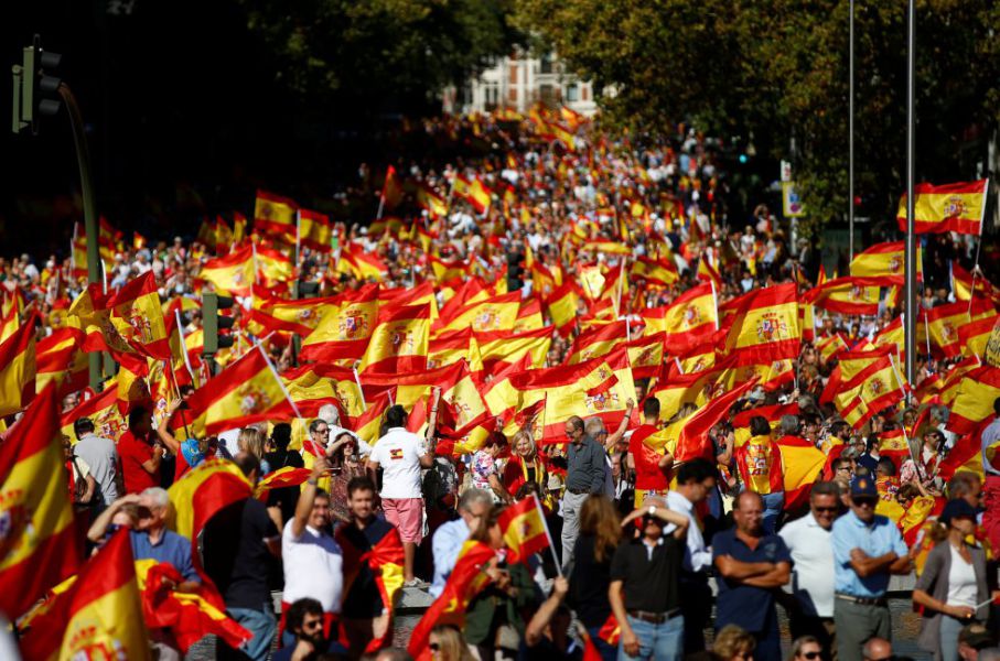 Miles de personas toman la Plaza de Colón para defender la unidad de España
