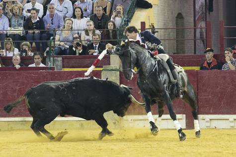 Hermoso de Mendoza cierra a hombros la temporada taurina en plazas de primera