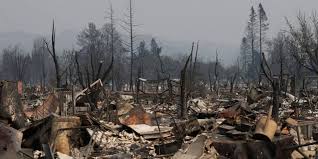 Los bomberos no logran controlar los fuegos de California que han dejado 28 muertos