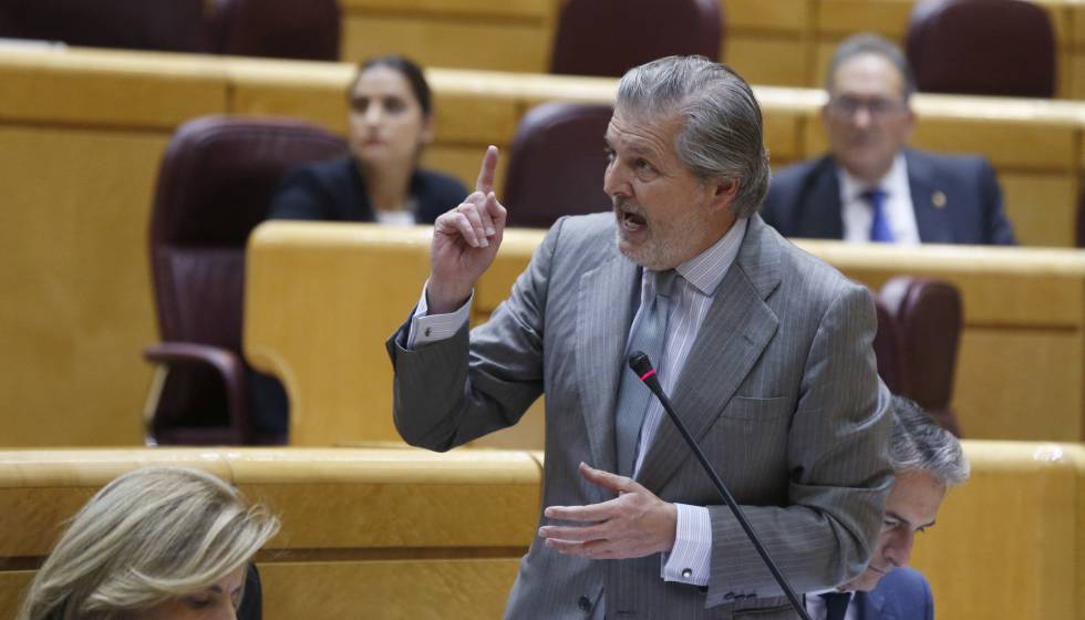 Méndez de Vigo dice que los españoles no perdonarán la indefinición de Podemos en Cataluña