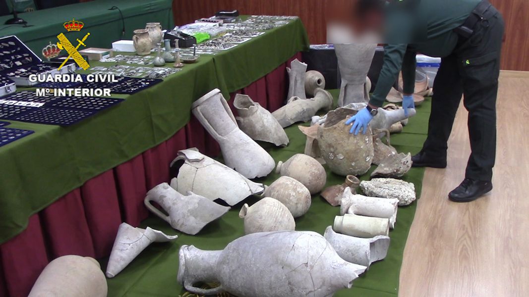 La Guardia Civil recupera miles de piezas arqueológicas puestas vendidas en subasta virtuales