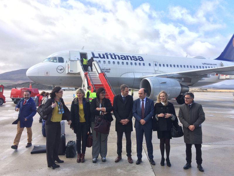 Aterriza en Pamplona el primer vuelo de Lufthansa