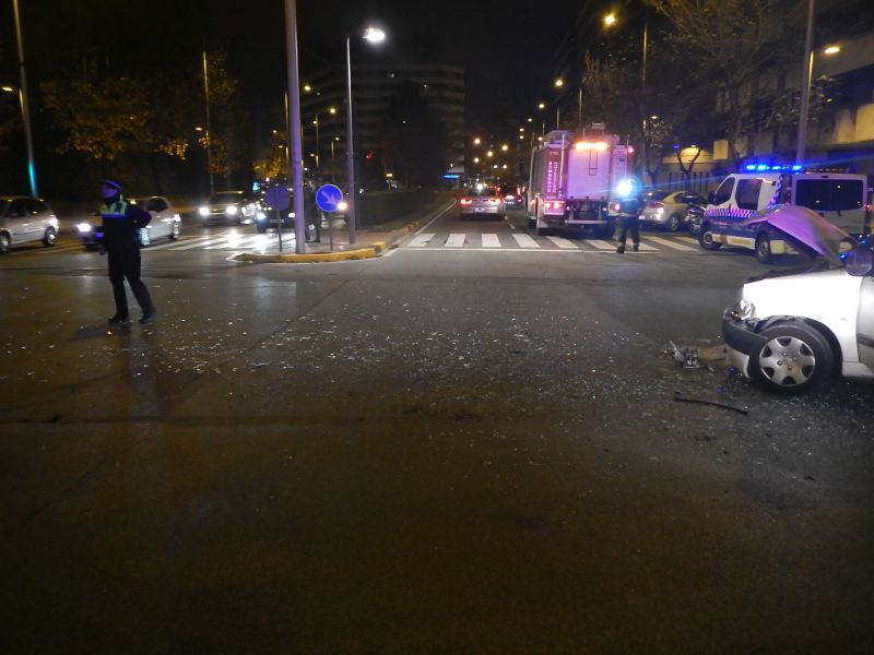 Heridas leves dos ocupantes en una colisión entre dos vehículos en Pamplona
