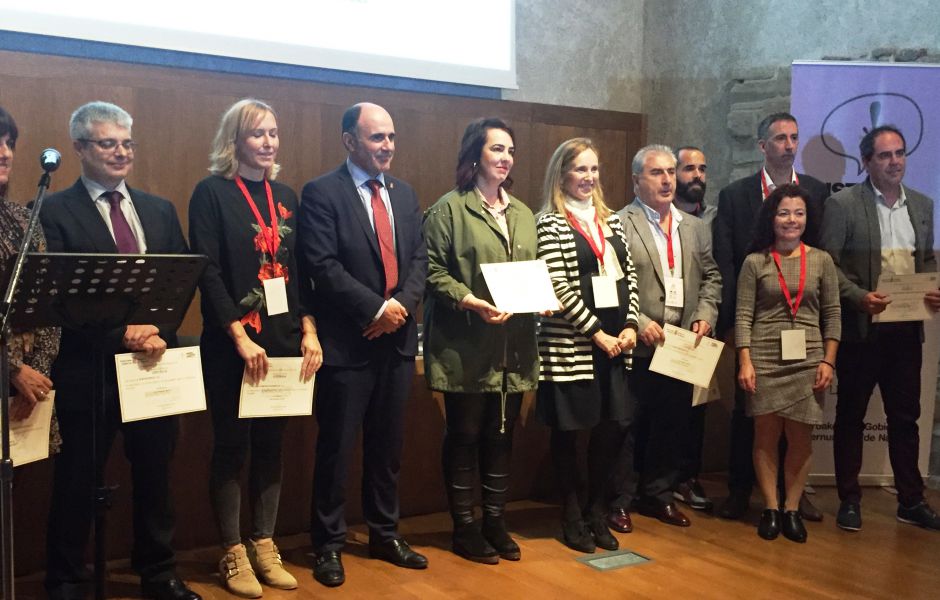 El Parlamento Foral recibe el diploma de InnovaRSE de manos del Gobierno de Navarra