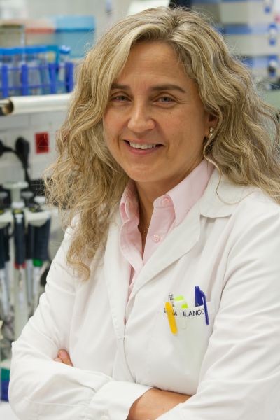 La catedrática de la Universidad de Navarra ingresa en la Real Academia de Farmacia de Francia