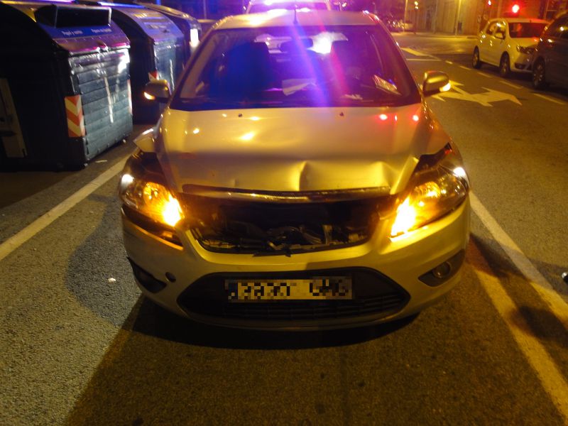 Detenida una joven de 24 años ebria al colisionar contra otro vehículo en Pamplona