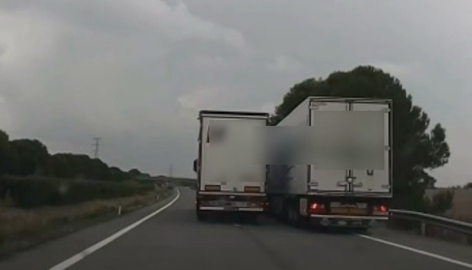 Imputado un camionero por conducción temeraria gravado por el acompañante de un vehículo