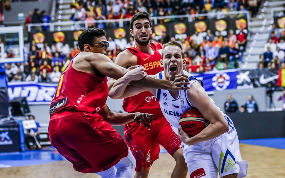 92-84. España despeja con sufrimiento su camino hacia el Mundial