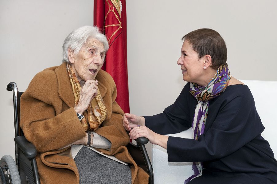 La Presidenta Barkos recibe a Petra Irigoyen, una de las mujeres solidarias con los presos del Fuerte de San Cristóbal