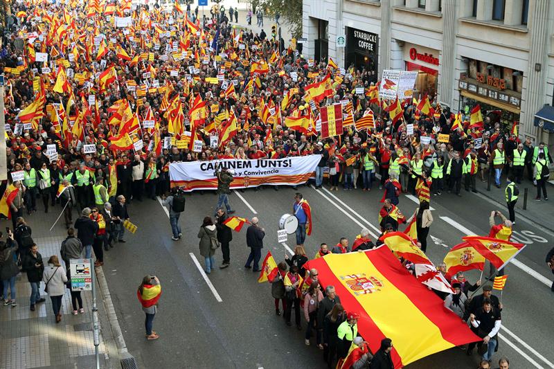Cs, PSC y PPC reivindican la Constitución frente a las críticas soberanistas
