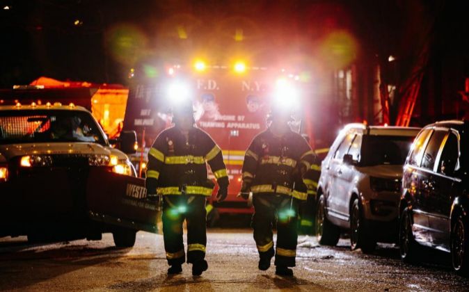Nueva York sufre uno de sus peores incendios en décadas, con 12 muertos