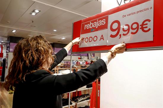 Un 30 % de los contratos de 2017 fue en los servicios y duró menos de un mes