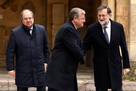 Rajoy advierte de que «no hay alternativa a la ley» ante el propósito de Puigdemont