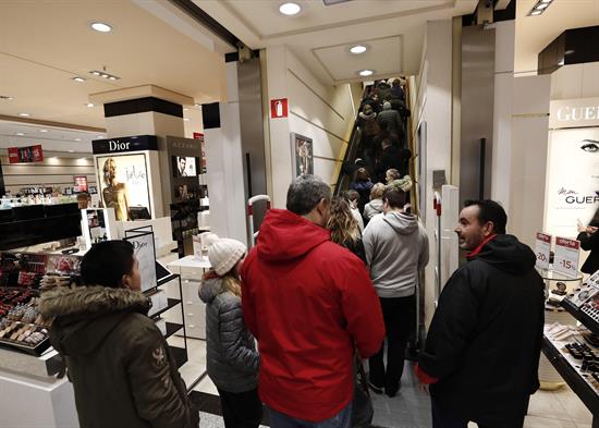El comercio crecerá un 3 % en las rebajas y pide frenar las ofertas constantes