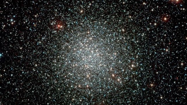 Descubren el primer agujero negro dentro de un cúmulo globular de estrellas