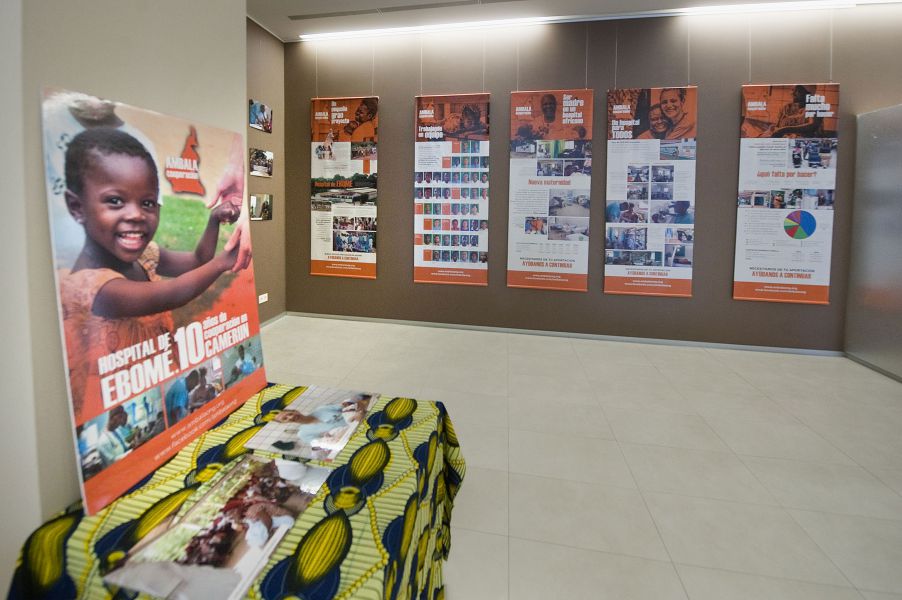 El CHN acoge una exposición sobre la actividad de la ONG Ambala en el Hospital de Ebomé en Camerún