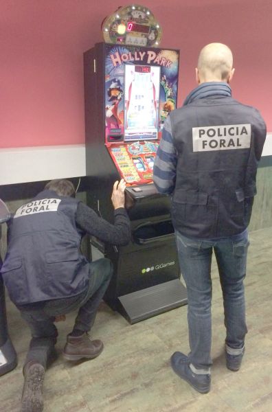 Denunciados en Elizondo un menor por apostar en una máquina de juego y un bar por permitirlo