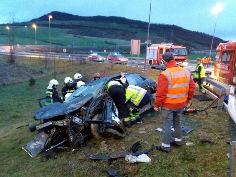 Herido grave el conductor de un turismo al salirse de la vía en Monreal