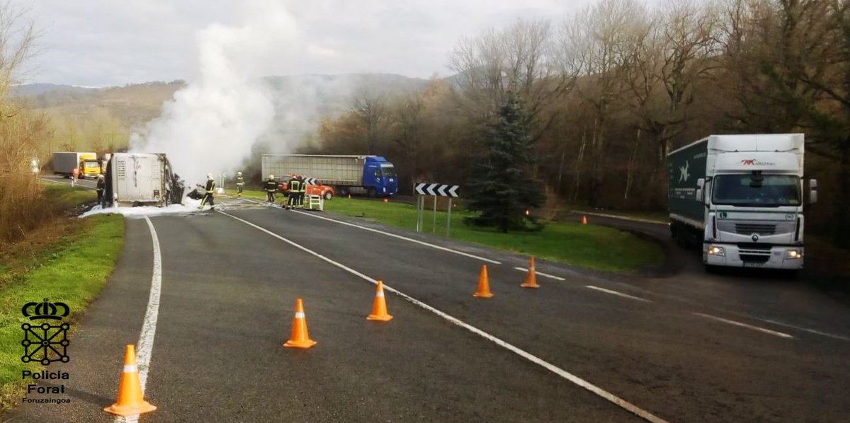 Arde un camión a su paso por Lanz (Navarra) sin causar heridos