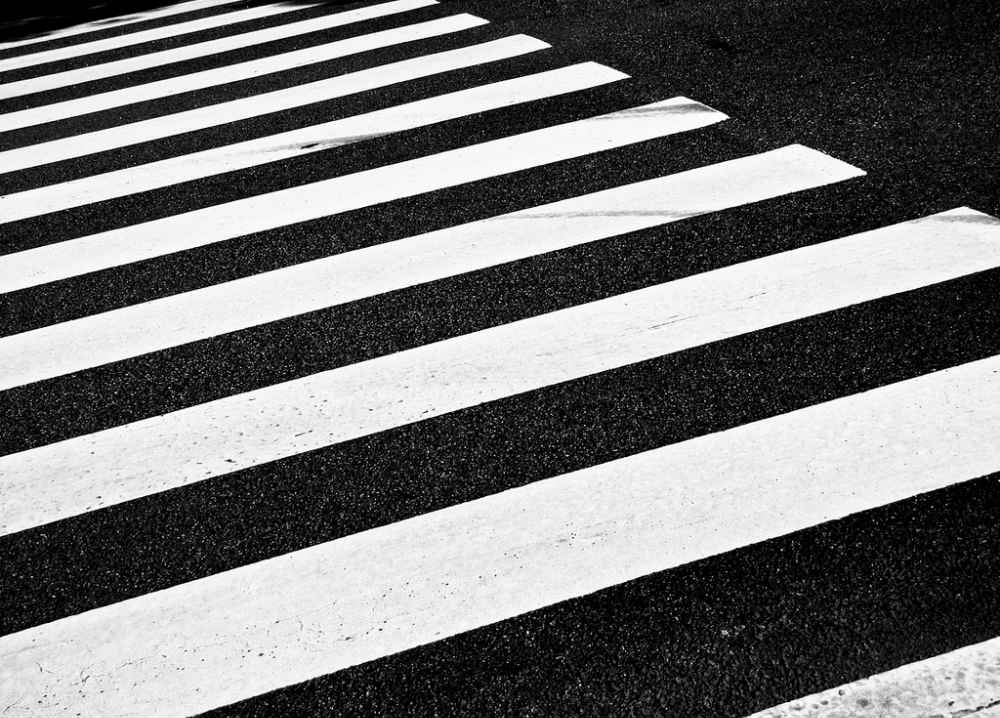 Fallece una mujer atropellada por un autobús en un paso de peatones en Ezcaba