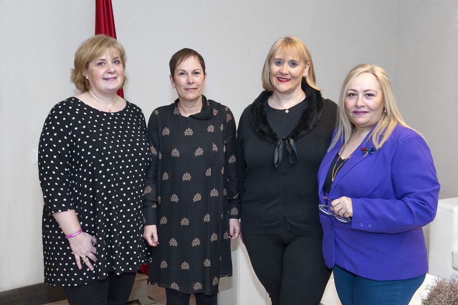 La Presidenta Barkos recibe a la Asociación Navarra de Fibromialgia y Síndrome de Fatiga Crónica (FRIDA)
