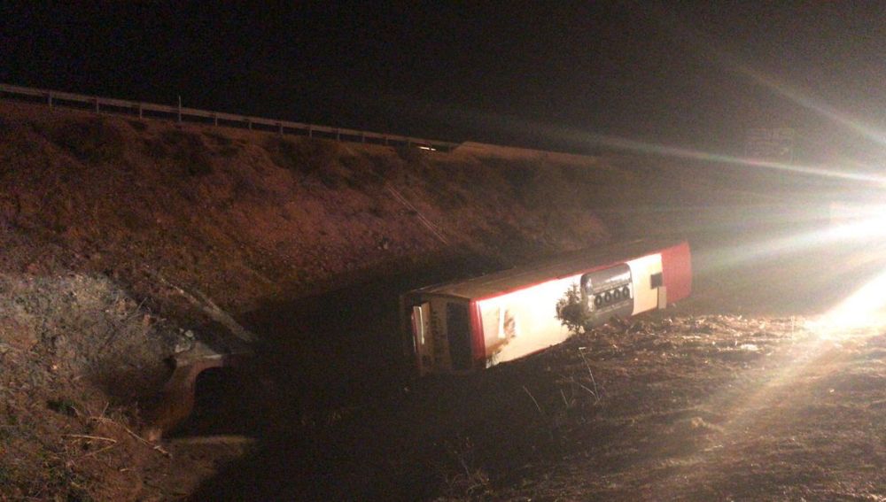 El conductor del autobús accidentado en Burgos con 18 heridos da negativo en el control de alcohol y drogas