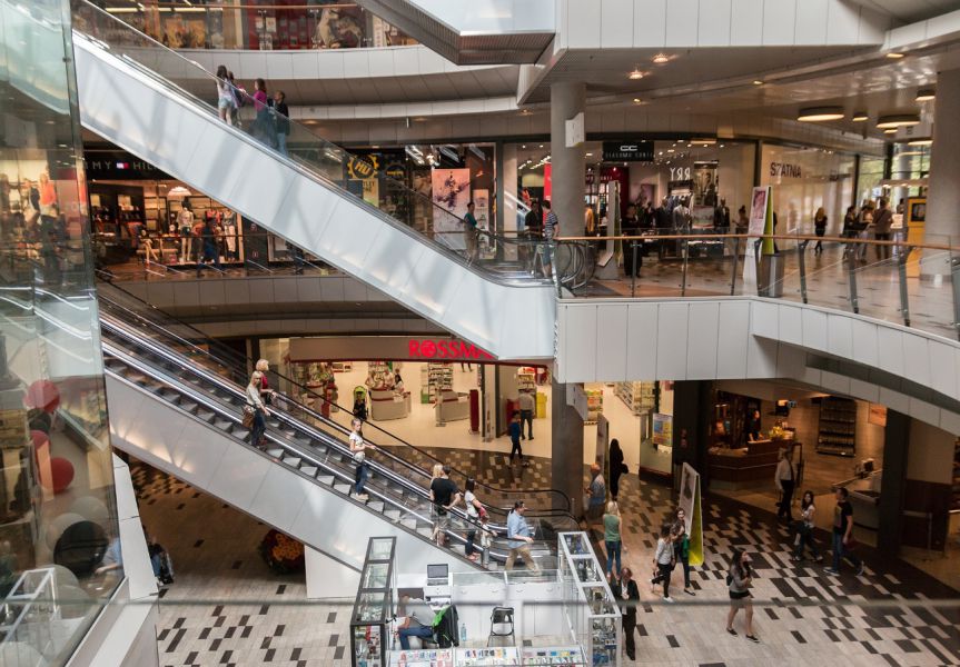 Aumenta un 6,6% la afluencia a los centros comerciales durante el mes de agosto en España