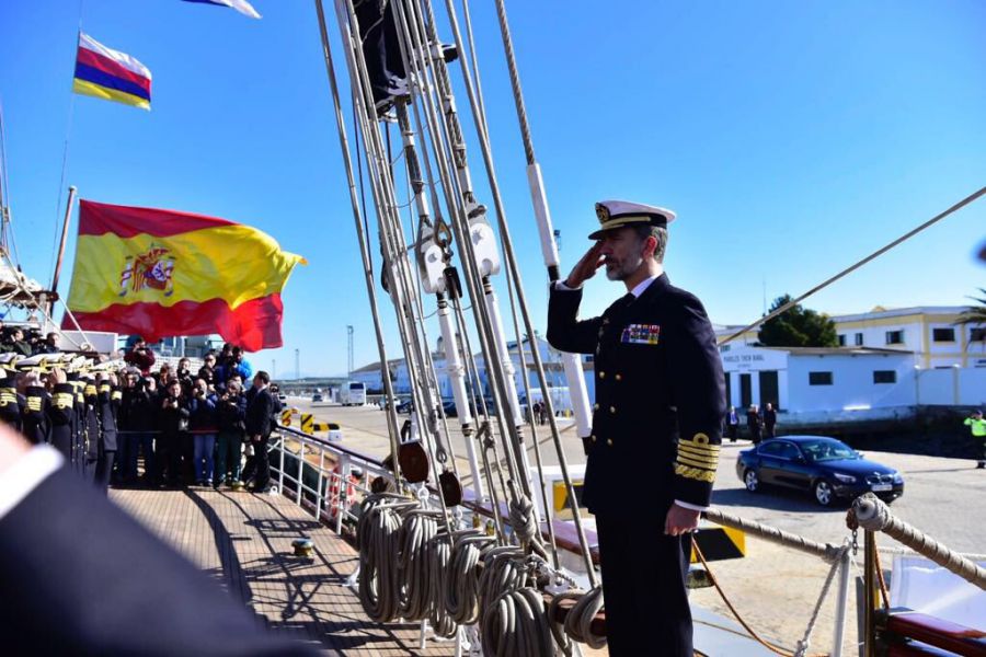 El rey Felipe y su padre celebran los 90 años de historia del buque 'Elcano'