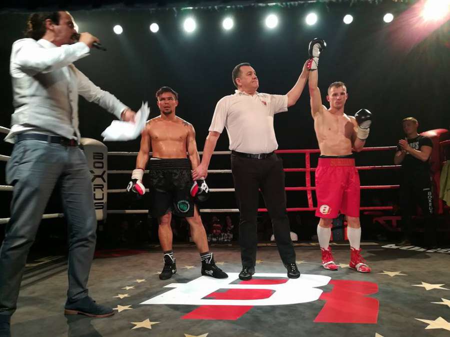 Artem Sukhanov exhibe un gran boxeo en Berriozar