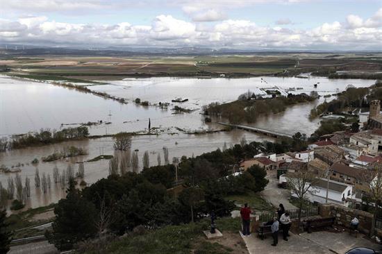 Decretada emergencia por inundaciones, el pico de caudal avanza hacia Tudela