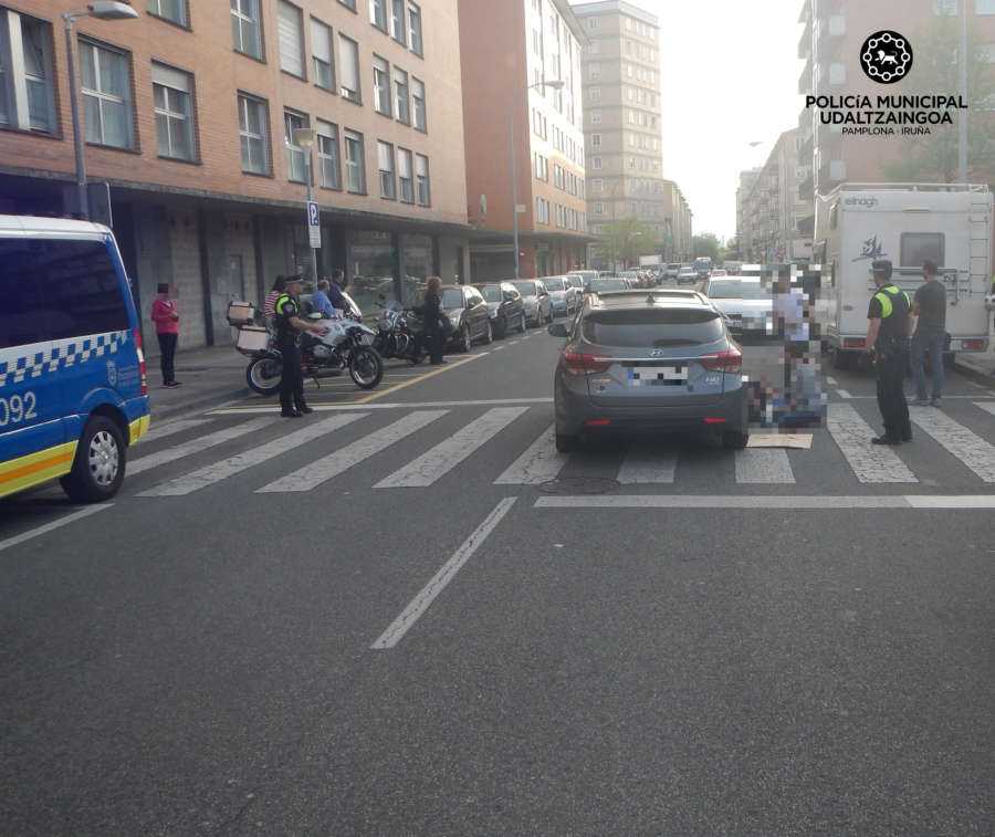 Evacuado al CHN un niño de 14 años atropellado en un paso de peatones en Pamplona