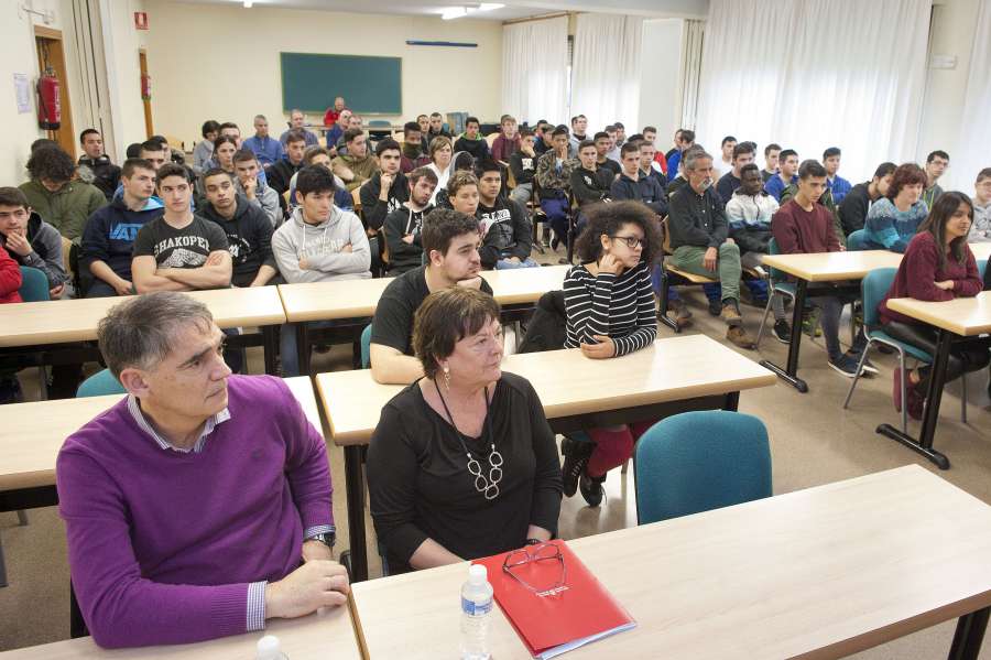 Más de 3.000 estudiantes navarros participan este curso en la campaña de seguridad vial “En lo que dura un parpadeo”