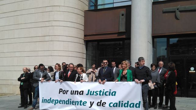 Jueces y fiscales navarros piden una justicia 