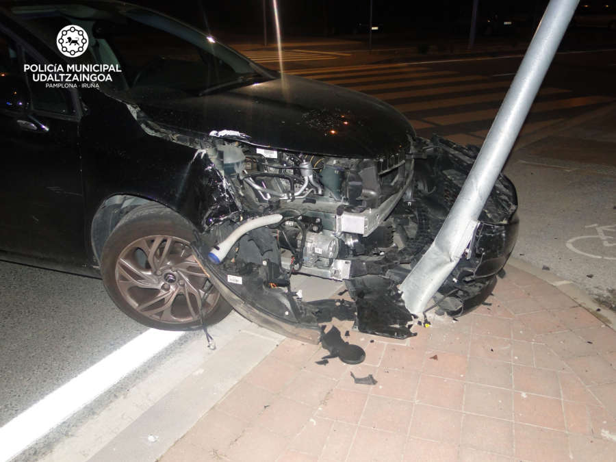 Conductor implicado en un accidente en Pamplona da positivo en alcoholemia