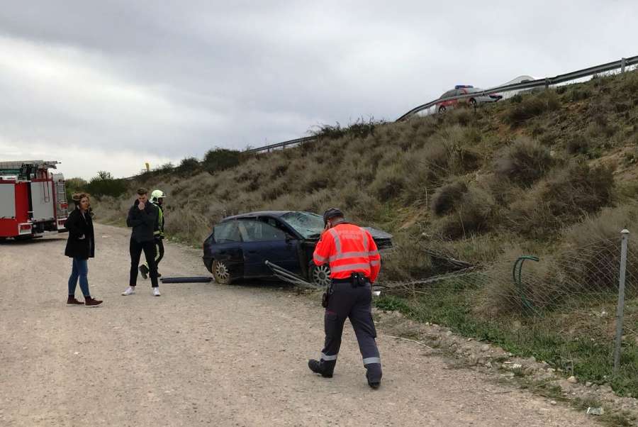 Dos heridos en Murchante tras salirse de la vía y volcar su coche