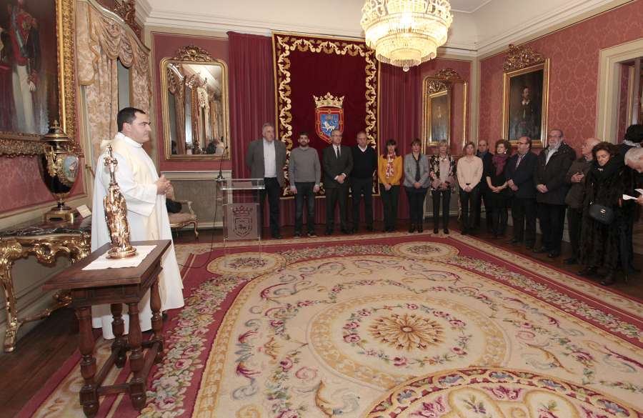 El Ayuntamiento de Pamplona recibe al Ángel de Aralar en el año santo jubilar