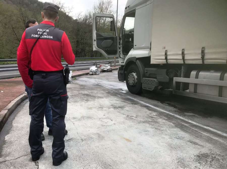 Inmovilizado un camión en Subilla por positivo de su conductor en cannabis